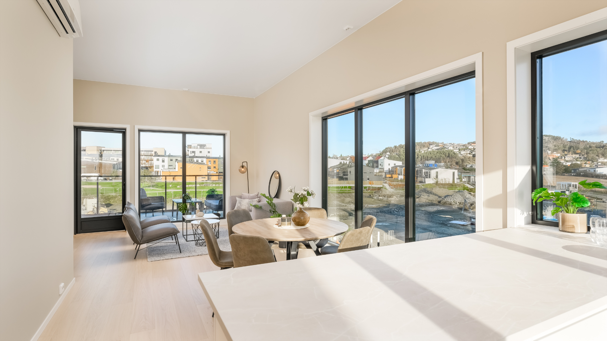 Kjøkken mot spisestue